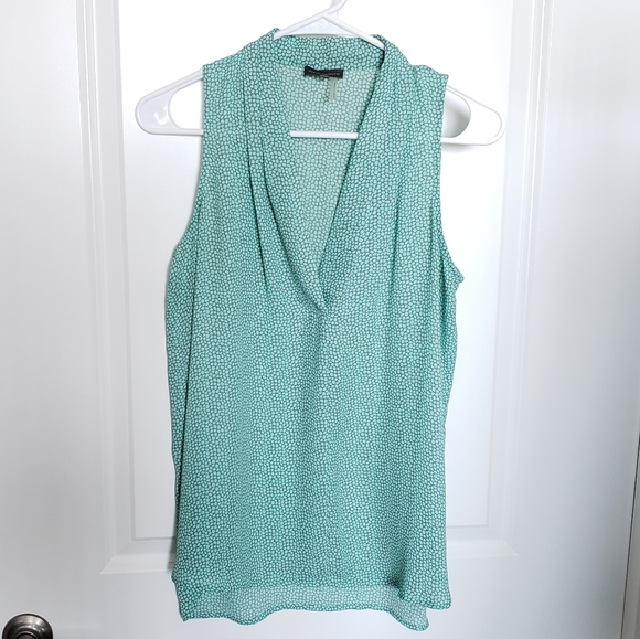 Vince Camuto Mint Printed V-Neck Sleeveless Top - Picture 2 of 10